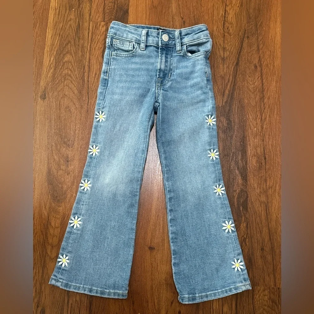 GAP Denim 70's Flare Jeans in Blue and Long - Sleveed T - Shirt in Yellow
